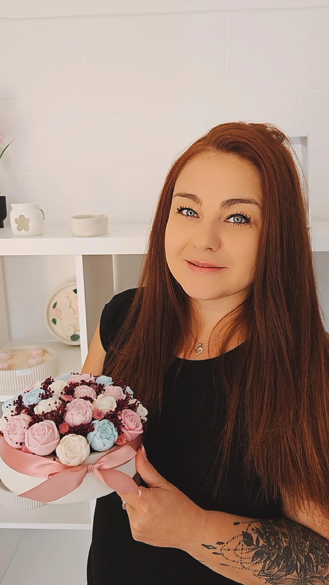 Aneta Pilařová - zakladatelka Aromio při výrobě svíček