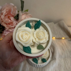 Svíčka s růžičkami