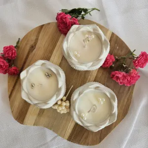 sójová svíčka v květině - náhled 3